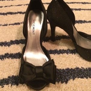 Shoe Mint Black Dressy Heels with Bow